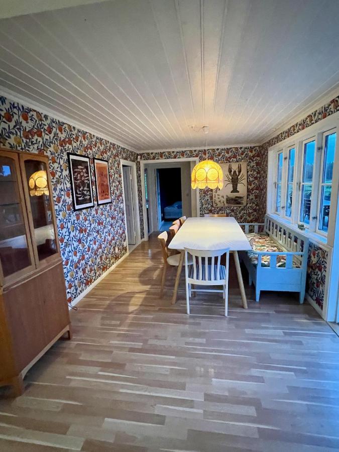 Idylliskt Hus Med Sjoeutsikt. Villa Osthammar Exterior photo